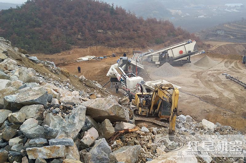 大型履帶移動(dòng)式碎石機(jī)生產(chǎn)現(xiàn)場(chǎng) 大型履帶移動(dòng)式碎石機(jī)生產(chǎn)現(xiàn)場(chǎng)