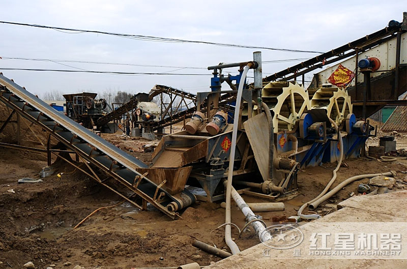 價格實惠的紅星移動沙子破碎機現(xiàn)場 價格實惠的紅星移動沙子破碎機現(xiàn)場
