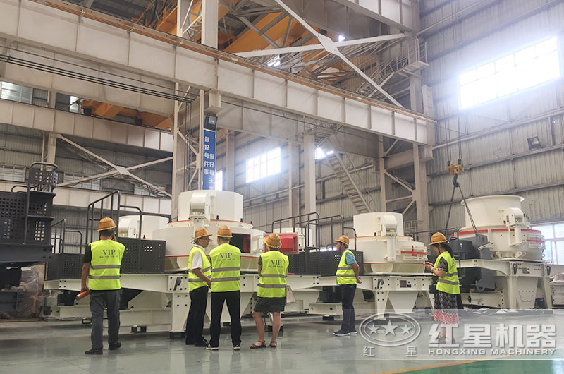 山西多個(gè)用戶來(lái)廠參觀考察打砂機(jī) 山西多個(gè)用戶來(lái)廠參觀考察打砂機(jī)