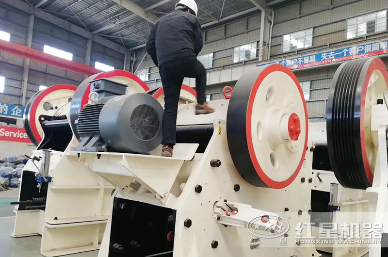 山西用戶來廠考察顎式石子破碎機設備 山西用戶來廠考察顎式石子破碎機設備