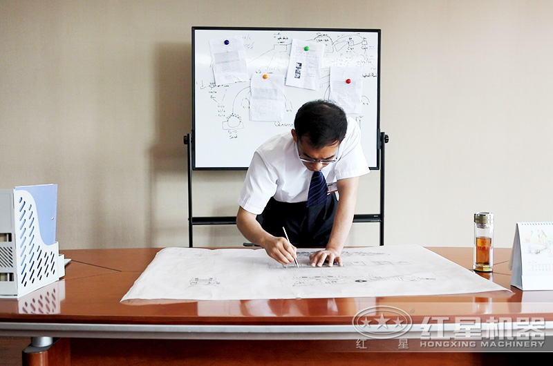 紅星技術(shù)經(jīng)理在認真為用戶設(shè)計時產(chǎn)一二百噸石子生產(chǎn)方案 紅星技術(shù)經(jīng)理在認真為用戶設(shè)計時產(chǎn)一二百噸石子生產(chǎn)方案