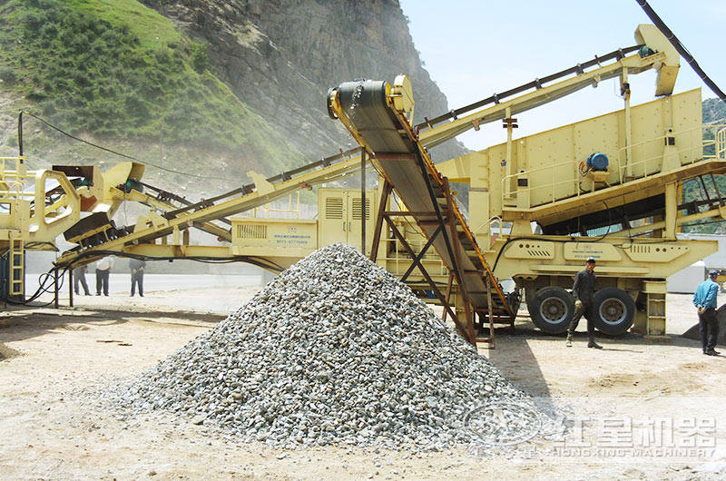 廣東大型移動破碎機(jī)生產(chǎn)青石石子現(xiàn)場 廣東大型移動破碎機(jī)生產(chǎn)青石石子現(xiàn)場