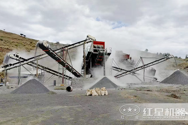 山西大型移動破破碎石灰石現(xiàn)場 山西大型移動破破碎石灰石現(xiàn)場