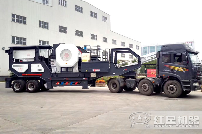 大型移動式石頭破碎機(jī)發(fā)貨了 大型移動式石頭破碎機(jī)發(fā)貨了