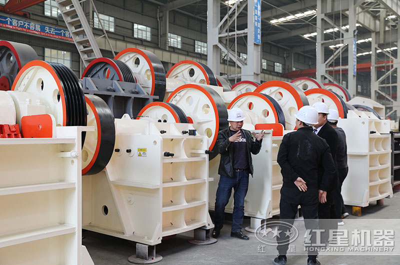 山東煙臺(tái)用戶來(lái)廠選購(gòu)廢玻璃粉碎機(jī) 山東煙臺(tái)用戶來(lái)廠選購(gòu)廢玻璃粉碎機(jī)