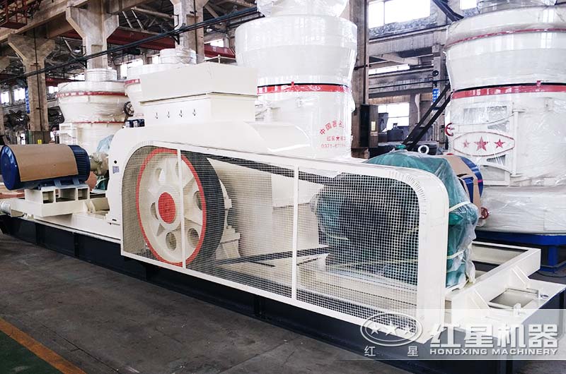 河南紅星對輥破碎機(jī)廠家車間一角 河南紅星對輥破碎機(jī)廠家車間一角