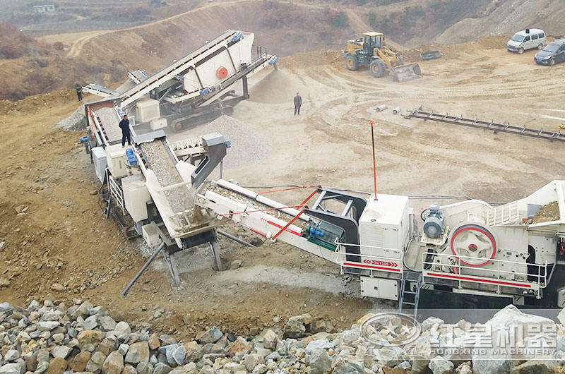 山東煙臺(tái)三機(jī)搭配作業(yè)加工高標(biāo)石子現(xiàn)場 山東煙臺(tái)三機(jī)搭配作業(yè)加工高標(biāo)石子現(xiàn)場