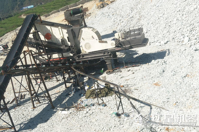 單機(jī)移動(dòng)重錘破碎機(jī)處理建筑垃圾現(xiàn)場(chǎng) 單機(jī)移動(dòng)重錘破碎機(jī)處理建筑垃圾現(xiàn)場(chǎng)