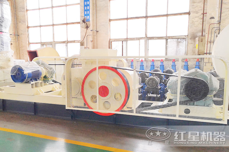 對輥破破碎機(jī)生產(chǎn)車間 對輥破破碎機(jī)生產(chǎn)車間