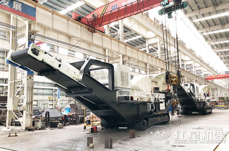 小型移動(dòng)碎石機(jī)生產(chǎn)車間 小型移動(dòng)碎石機(jī)生產(chǎn)車間