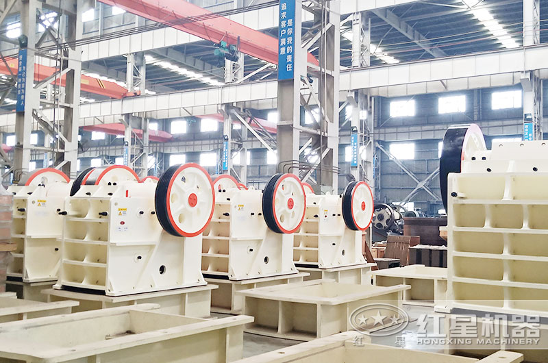 日產(chǎn)2000噸石子的顎式破碎機(jī)生產(chǎn)車間 日產(chǎn)2000噸石子的顎式破碎機(jī)生產(chǎn)車間