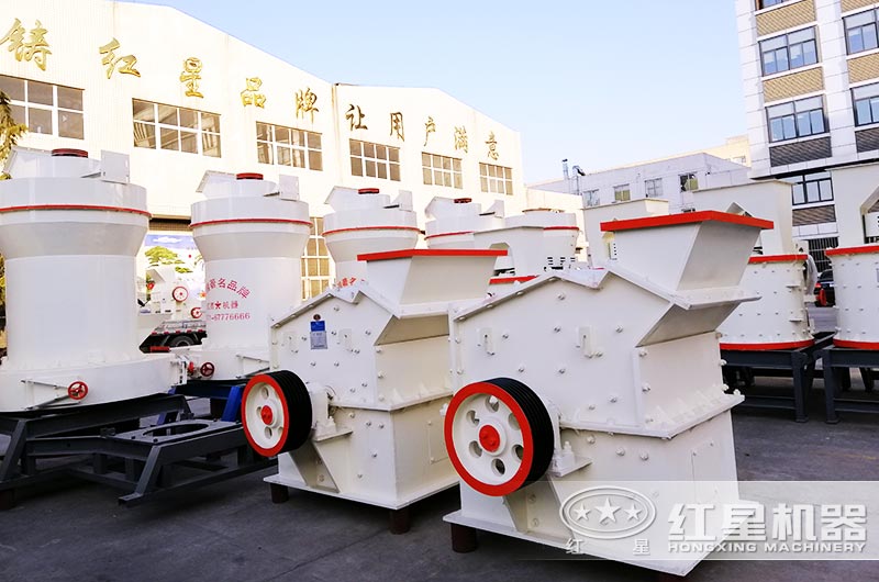 水泥熟料細(xì)碎機(jī)側(cè)面圖 水泥熟料細(xì)碎機(jī)側(cè)面圖