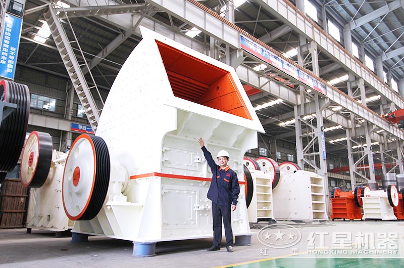 大型重錘式磚渣粉碎機(jī) 大型重錘式磚渣粉碎機(jī)