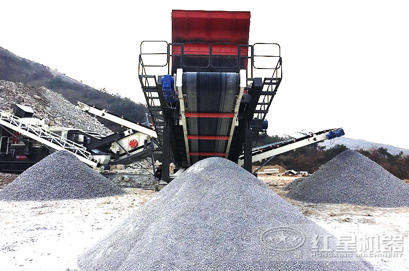 履帶移動(dòng)篩分機(jī)生產(chǎn)出三種成品 履帶移動(dòng)篩分機(jī)生產(chǎn)出三種成品