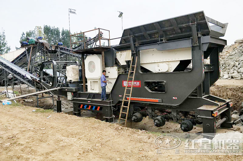武漢顎式移動破碎機(jī)生產(chǎn)現(xiàn)場 武漢顎式移動破碎機(jī)生產(chǎn)現(xiàn)場