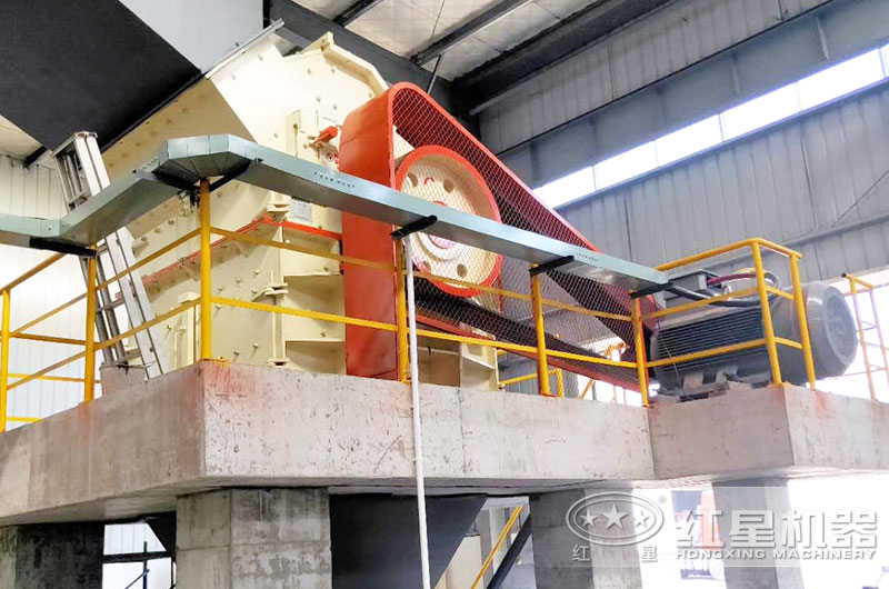 細(xì)碎機(jī)作業(yè)現(xiàn)場(chǎng) 細(xì)碎機(jī)作業(yè)現(xiàn)場(chǎng)