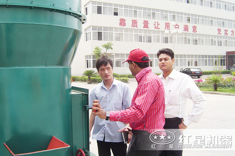 每天10噸的打石粉機器哪兒有？環(huán)保嗎？