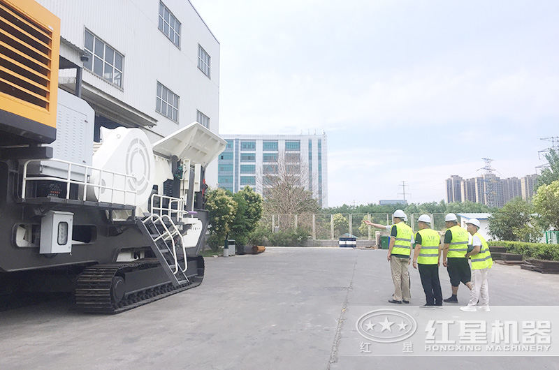 用戶來廠參觀考察環(huán)保全自動石英砂加工生產(chǎn)設(shè)備 用戶來廠參觀考察環(huán)保全自動石英砂加工生產(chǎn)設(shè)備