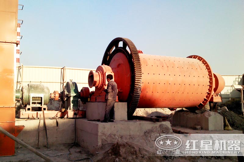 溢流型球磨機(jī)工作現(xiàn)場 溢流型球磨機(jī)工作現(xiàn)場