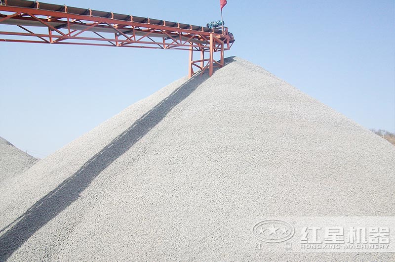 經(jīng)沖擊式制砂機加工后的砂石物料 經(jīng)沖擊式制砂機加工后的砂石物料