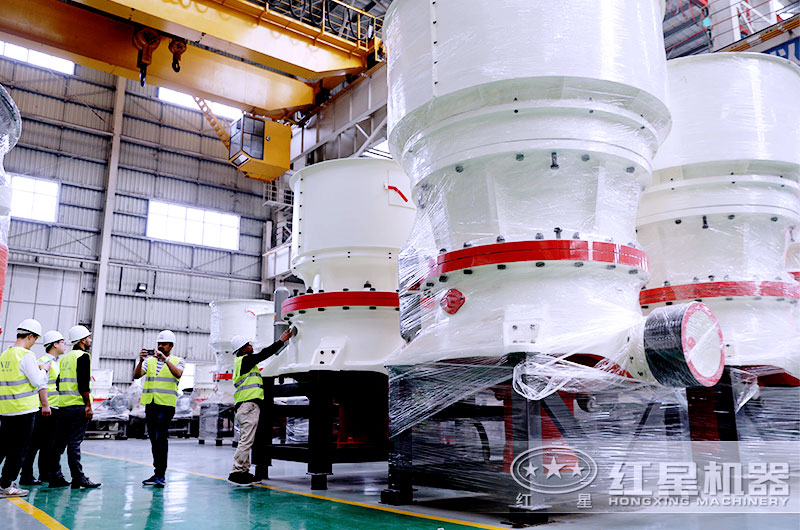 日產(chǎn)萬噸的圓錐破碎機(jī) 日產(chǎn)萬噸的圓錐破碎機(jī)