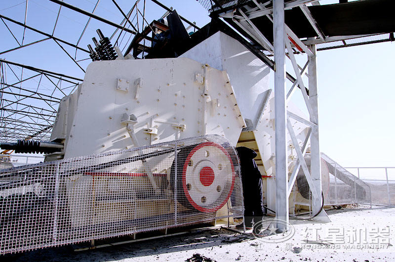 雙臺反擊破碎機(jī)制砂生產(chǎn)現(xiàn)場 雙臺反擊破碎機(jī)制砂生產(chǎn)現(xiàn)場