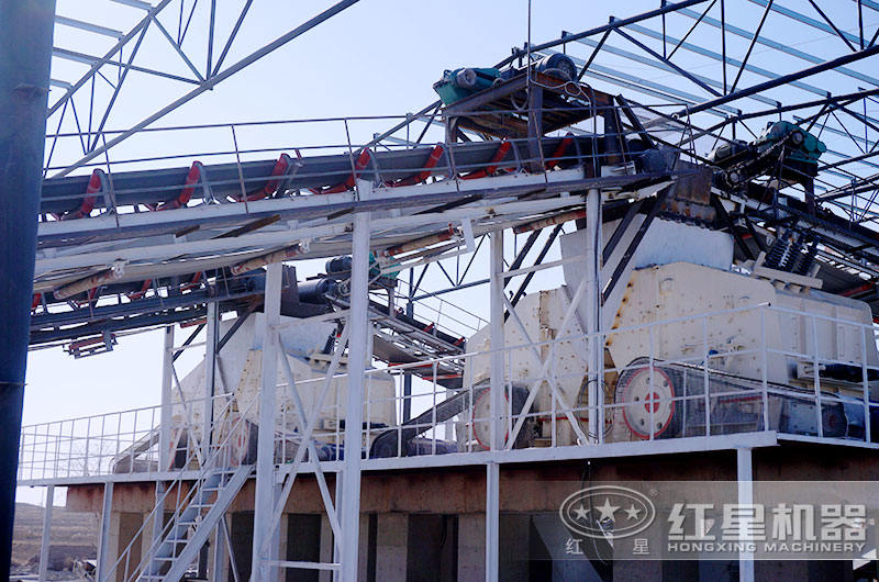 多臺(tái)反擊式碎石機(jī)生產(chǎn)現(xiàn)場(chǎng) 多臺(tái)反擊式碎石機(jī)生產(chǎn)現(xiàn)場(chǎng)