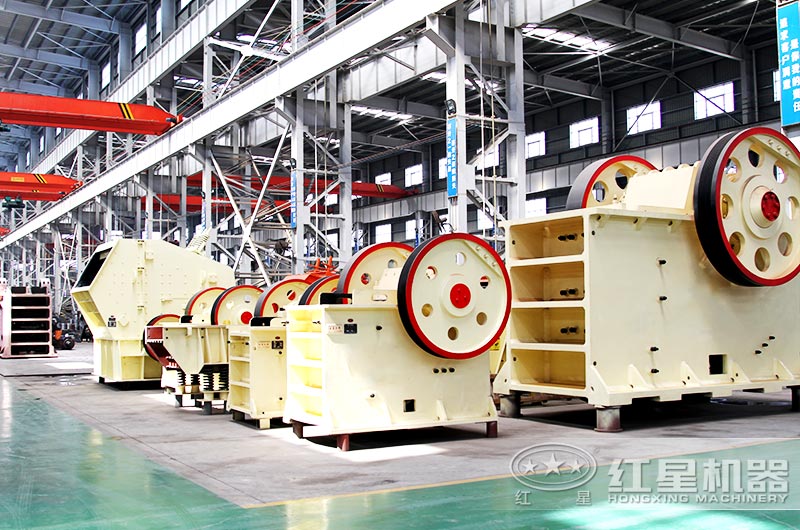 液壓保護(hù)顎式破碎機(jī)廠家車間一角 液壓保護(hù)顎式破碎機(jī)廠家車間一角