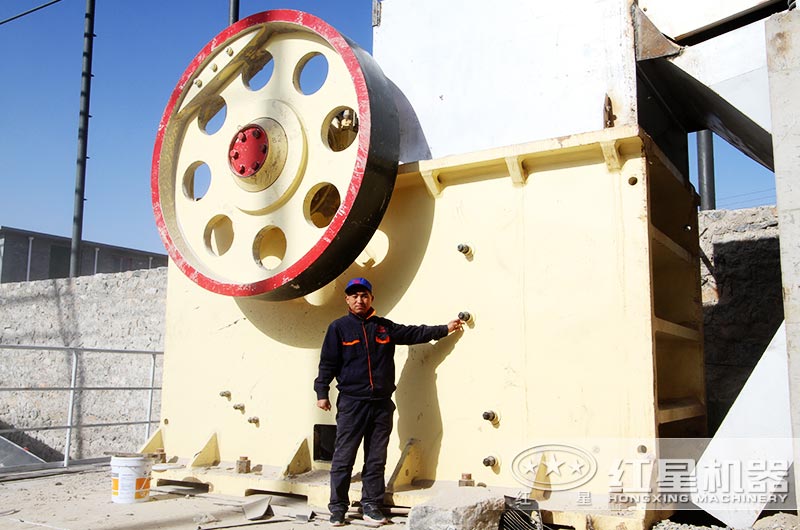 時產(chǎn)500噸鐵礦石破碎現(xiàn)場 時產(chǎn)500噸鐵礦石破碎現(xiàn)場