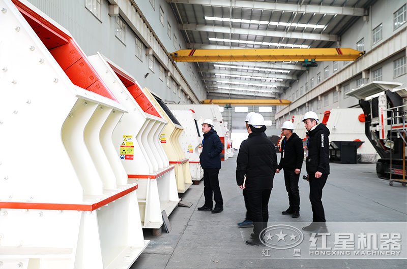 湖北用戶來廠考察選購石灰石破碎機(jī) 湖北用戶來廠考察選購石灰石破碎機(jī)