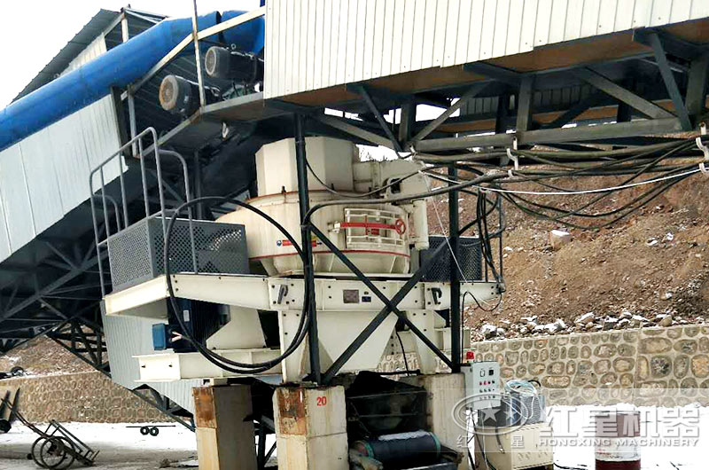 采用除塵裝置的制砂生產(chǎn)線現(xiàn)場 采用除塵裝置的制砂生產(chǎn)線現(xiàn)場