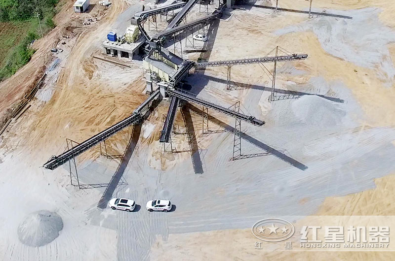 多種規(guī)格石子生產(chǎn)現(xiàn)場(chǎng) 多種規(guī)格石子生產(chǎn)現(xiàn)場(chǎng)