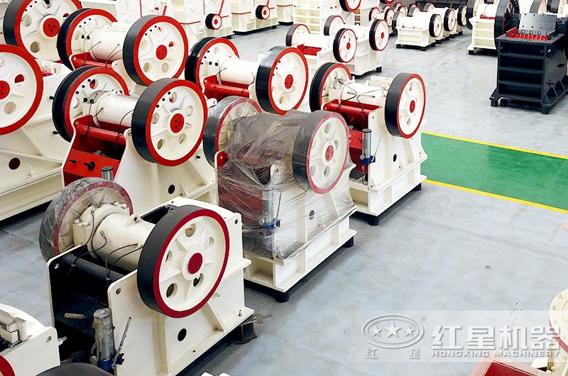 顎式碎石機生產(chǎn)現(xiàn)場 顎式碎石機生產(chǎn)現(xiàn)場