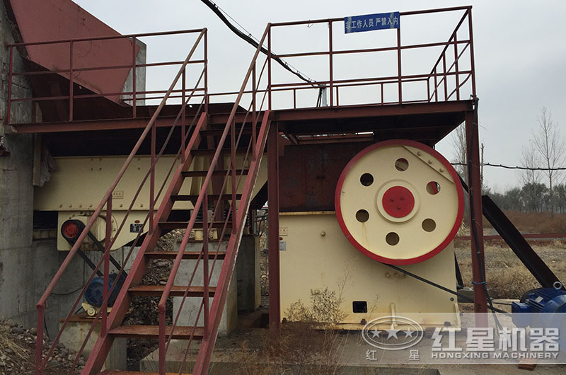 粗顎式破碎機(jī) 粗顎式破碎機(jī)