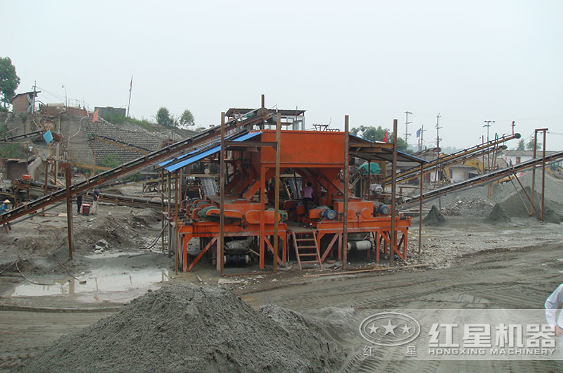 輥式破碎機作業(yè)現(xiàn)場 輥式破碎機作業(yè)現(xiàn)場