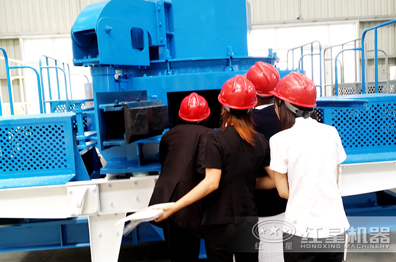 遼寧大連用戶來廠考察選購立軸沖擊式破碎機(jī) 遼寧大連用戶來廠考察選購立軸沖擊式破碎機(jī)