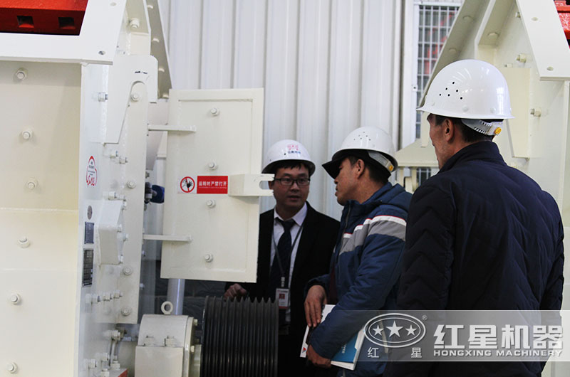 客戶來廠考察反擊破設(shè)備 客戶來廠考察反擊破設(shè)備