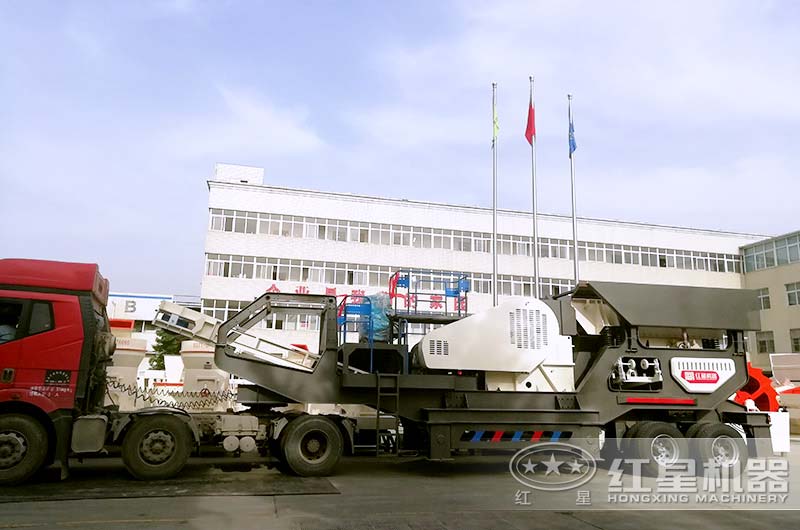 移動碎石機(jī)掛上車頭 移動碎石機(jī)掛上車頭