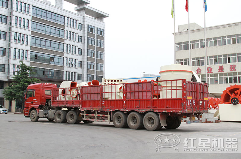 紅星石灰石雷蒙磨設(shè)備發(fā)貨現(xiàn)場(chǎng) 紅星石灰石雷蒙磨設(shè)備發(fā)貨現(xiàn)場(chǎng)