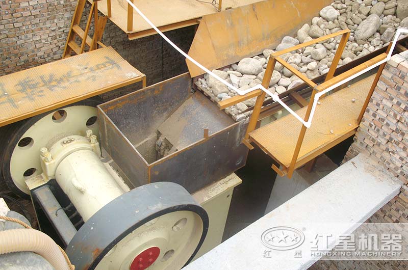 頭破碎沙設備顎破處理鵝卵石現(xiàn)場 頭破碎沙設備顎破處理鵝卵石現(xiàn)場