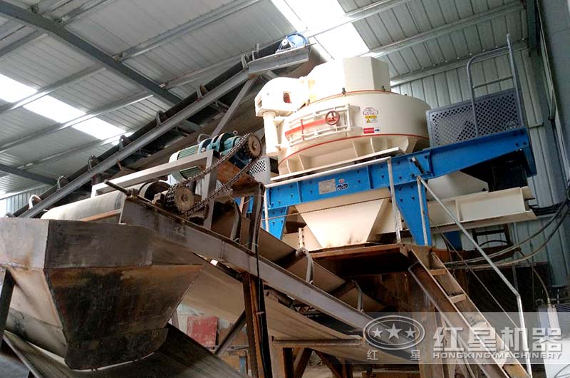 河石碎沙機多少錢？生產(chǎn)出來的人工沙與河沙有什么區(qū)別？