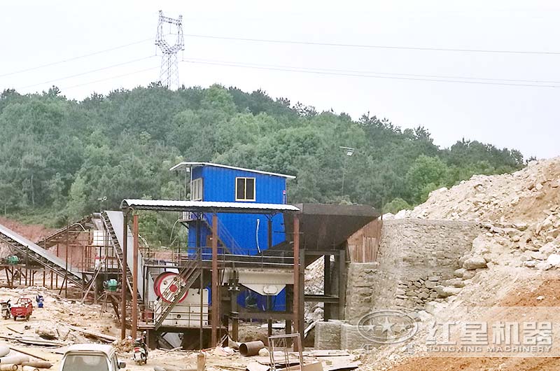 小型石頭破碎機(jī)成套多少錢？（內(nèi)附現(xiàn)場(chǎng)生產(chǎn)視頻）