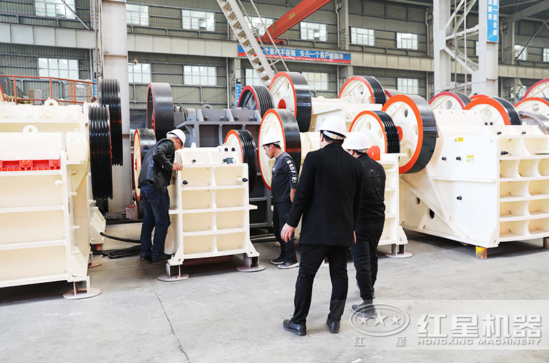 小型碎石機(jī)哪里有賣？來(lái)這里不僅選擇多且價(jià)格還優(yōu)惠