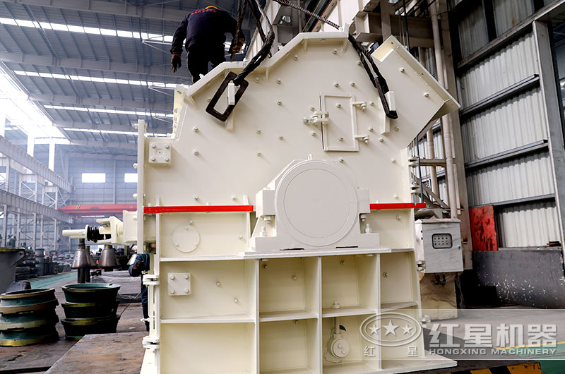 大型細碎機生產(chǎn)車間 大型細碎機生產(chǎn)車間