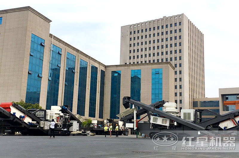 河北滄州用戶來廠考察選購移動(dòng)石頭破碎機(jī) 河北滄州用戶來廠考察選購移動(dòng)石頭破碎機(jī)