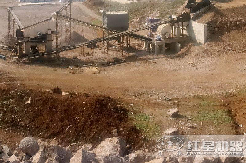 重錘式破碎機(jī)打花崗巖現(xiàn)場(chǎng) 重錘式破碎機(jī)打花崗巖現(xiàn)場(chǎng)