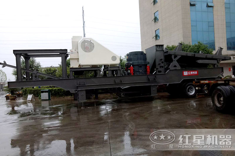 搭配兩臺(tái)主破碎機(jī)的四合一移動(dòng)破碎機(jī) 搭配兩臺(tái)主破碎機(jī)的四合一移動(dòng)破碎機(jī)