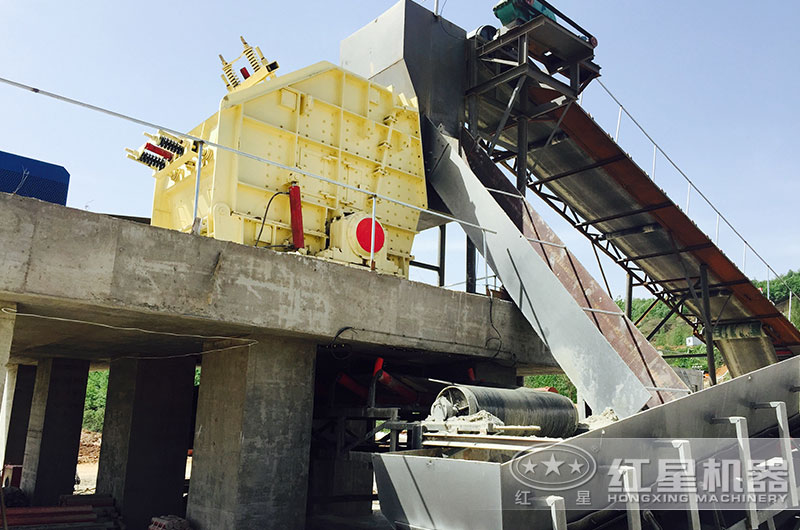 液壓反擊式破碎機作業(yè)現(xiàn)場 液壓反擊式破碎機作業(yè)現(xiàn)場