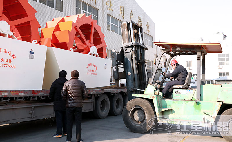 紅星機(jī)器洗砂機(jī)裝車發(fā)貨現(xiàn)場 紅星機(jī)器洗砂機(jī)裝車發(fā)貨現(xiàn)場
