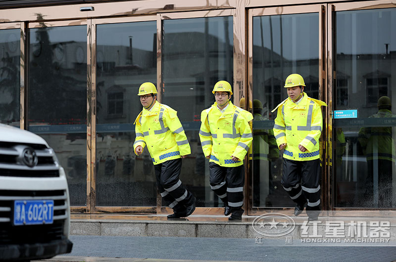 紅星售后人員隨時待命為您服務(wù)